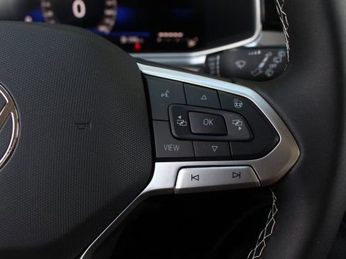 Used 2025 Volkswagen Taos SE image 20