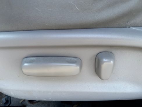 Used 2011 Toyota Camry LE image 10