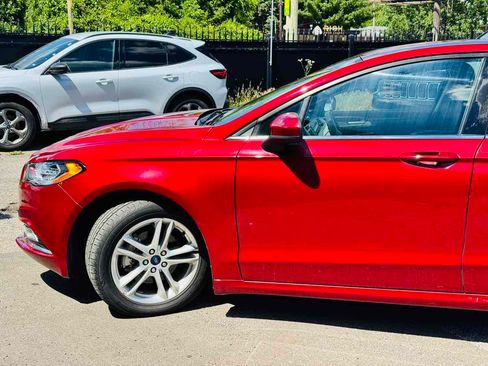 Used 2018 Ford Fusion SE w/ Fusion SE Technology Package FWD image 8