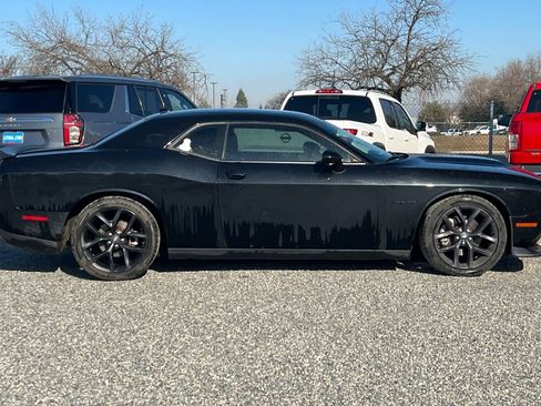 Used 2022 Dodge Challenger R/T w/ Blacktop Package image 9