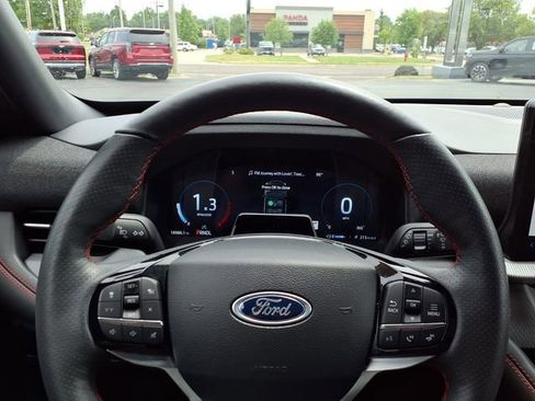 Used 2025 Ford Explorer ST-Line w/ ST-Line Street Pack AWD/4WD image 10