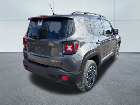 Used 2017 Jeep Renegade Trailhawk AWD/4WD image 4