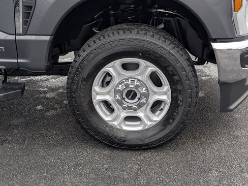 New 2026 Ford F250 XLT w/ FX4 Off-Road Package image 7