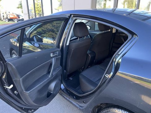 Used 2013 MAZDA MAZDA3 i Sport FWD image 9