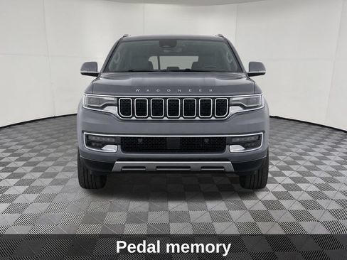 Used 2022 Jeep Wagoneer Series III w/ Flexible Seating Group AWD/4WD image 9