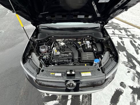 New 2026 Volkswagen Taos SE image 25