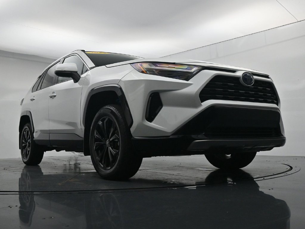 Used 2024 Toyota RAV4 SE AWD/4WD image 32