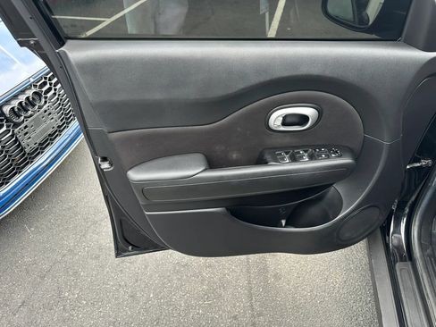 Used 2017 Kia Soul + FWD image 21
