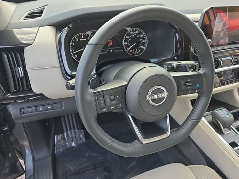 Used 2024 Nissan Pathfinder SV w/ SV Premium Package FWD image 17