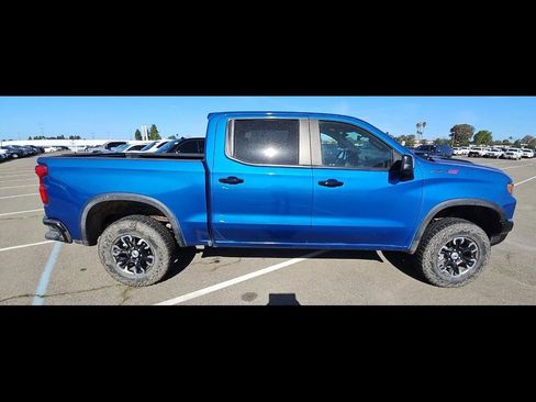 Used 2024 Chevrolet Silverado 1500 ZR2 w/ Technology Package image 9