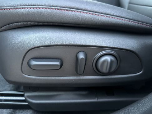 New 2026 Chevrolet Trax RS w/ Sunroof Package image 10