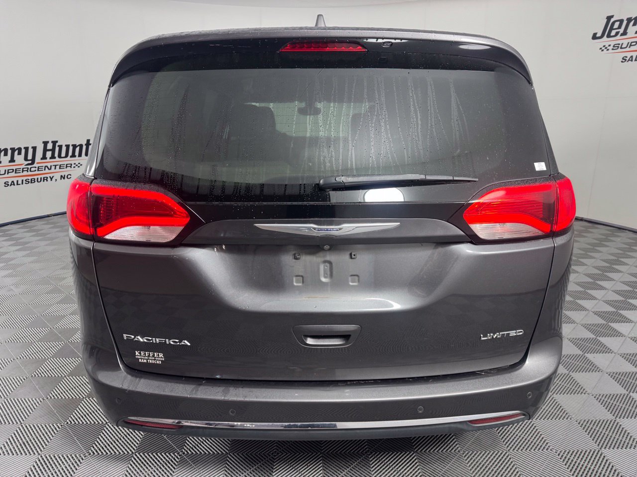 Used 2017 Chrysler Pacifica Limited FWD image 8