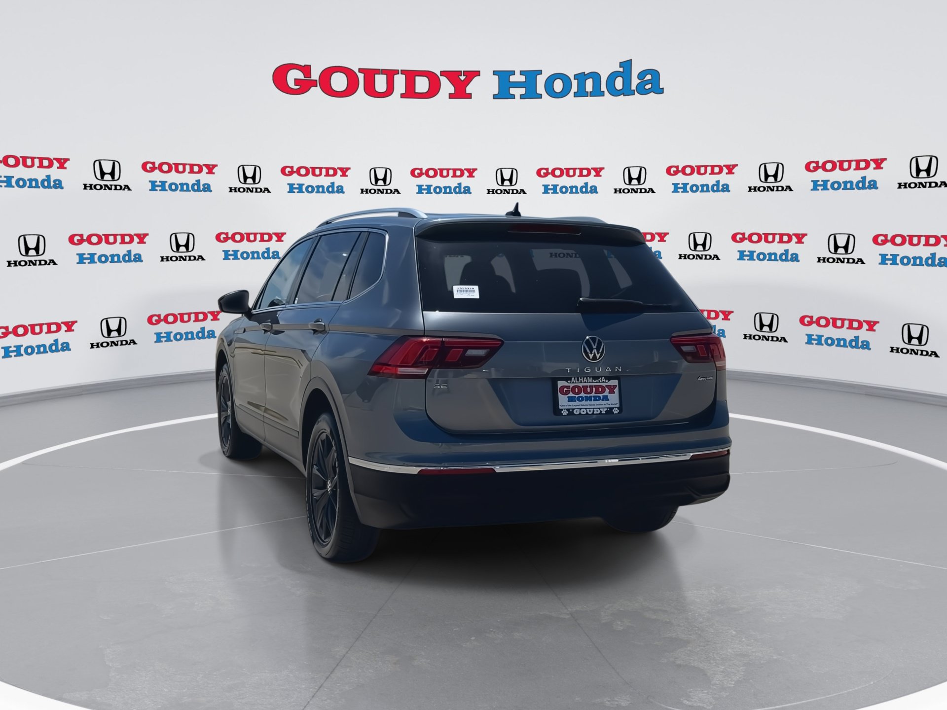 Used 2024 Volkswagen Tiguan SE AWD/4WD image 7
