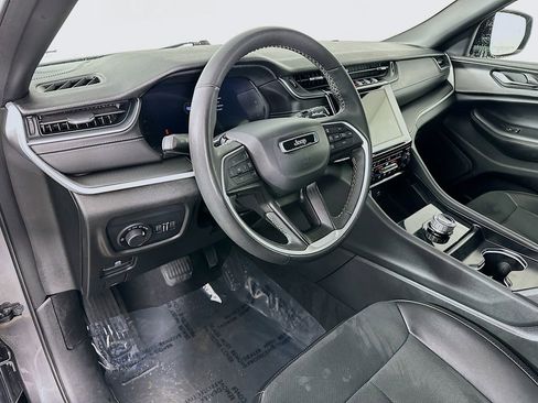 Certified 2024 Jeep Grand Cherokee Altitude image 16