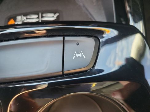 Used 2024 Chevrolet Trax ACTIV w/ Sunroof Package image 23