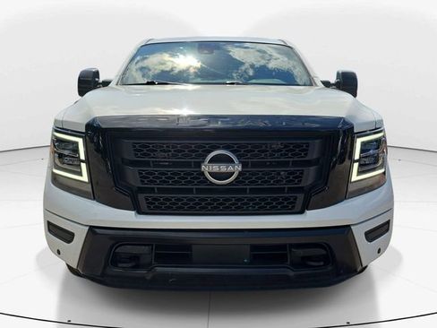 Used 2023 Nissan Titan SV w/ SV Convenience Package RWD image 5