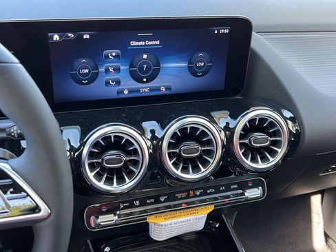 Used 2026 Mercedes-Benz GLA 250 4MATIC image 19