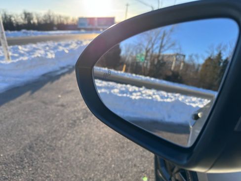 Used 2025 Volkswagen Jetta SE image 11