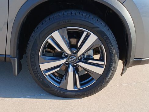 Used 2024 Nissan Rogue SL FWD image 34
