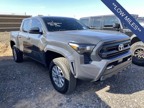 Used 2025 Toyota Tacoma SR5 AWD/4WD image 5