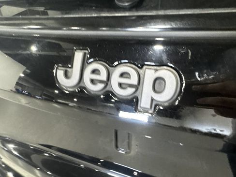 Used 2025 Jeep Compass Trailhawk AWD/4WD image 34