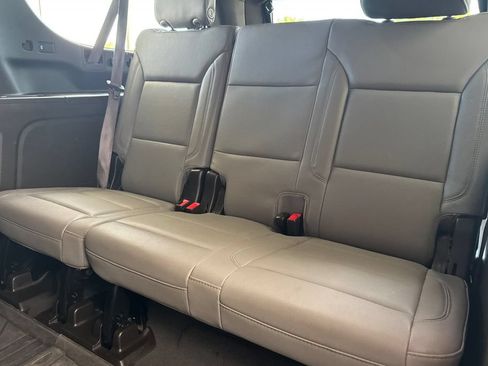 Used 2023 Chevrolet Suburban LT w/ Luxury Package AWD/4WD image 15