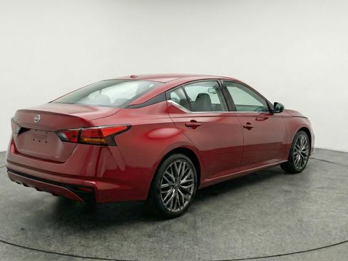 Used 2025 Nissan Altima 2.5 SV FWD image 9