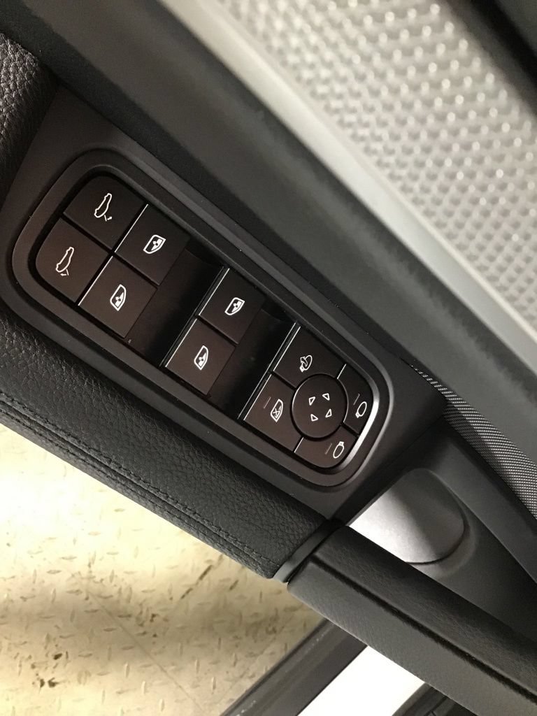 Certified 2024 Porsche Cayenne AWD/4WD image 31