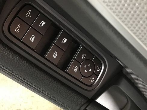 Certified 2024 Porsche Cayenne AWD/4WD image 31