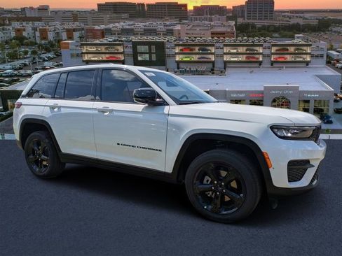 New 2025 Jeep Grand Cherokee Altitude image 1