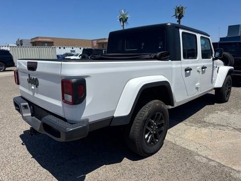 Used 2022 Jeep Gladiator Sport AWD/4WD image 5