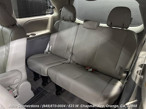 Used 2013 Toyota Sienna XLE image 11