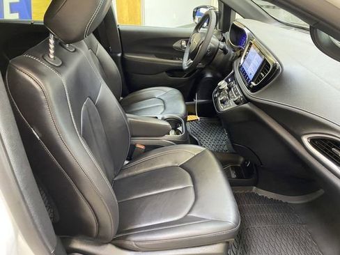 Used 2026 Chrysler Pacifica Select AWD/4WD image 25