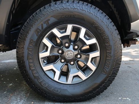 Used 2017 Toyota Tacoma TRD Off-Road w/ Tow Package AWD/4WD image 15