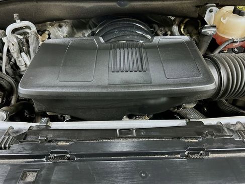 Used 2022 Chevrolet Suburban Premier image 33