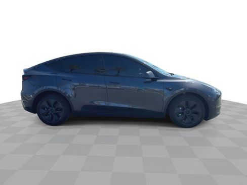 Used 2024 Tesla Model Y Long Range AWD/4WD image 2