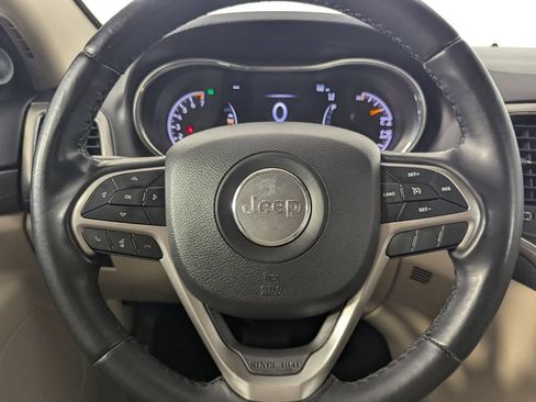 Used 2021 Jeep Grand Cherokee Laredo RWD image 16