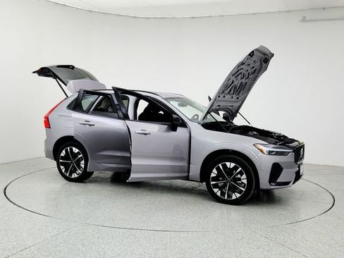 New 2026 Volvo XC60 B5 Plus w/ Climate Package image 10
