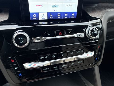 Used 2022 Ford Explorer Platinum w/ Equipment Group 601A image 17