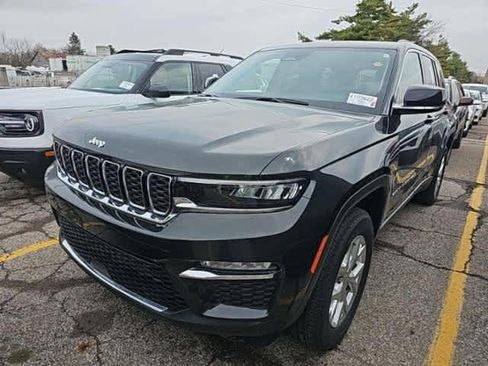 Used 2023 Jeep Grand Cherokee Limited image 2