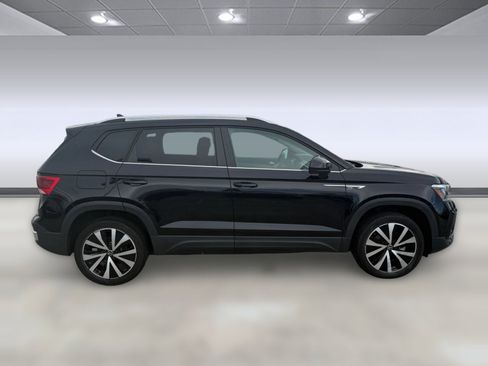 Used 2022 Volkswagen Taos SE FWD image 8