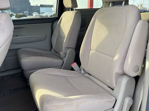 Used 2019 Kia Sedona LX image 18