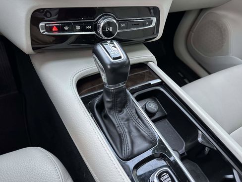 Used 2019 Volvo XC90 T6 Momentum w/ Advanced Package image 31