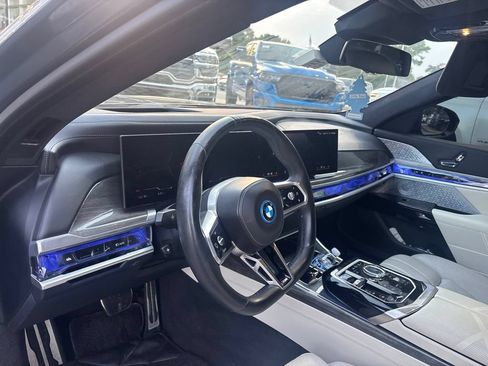 Used 2023 BMW i7 xDrive60 w/ Executive Package 2 AWD/4WD image 11