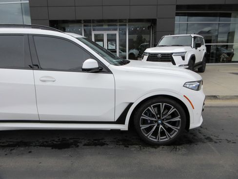 Used 2021 BMW X7 M50i image 13