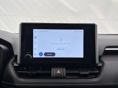 Used 2025 Toyota RAV4 XLE FWD image 35