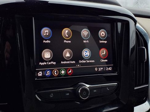 Used 2023 Chevrolet Traverse LS image 11