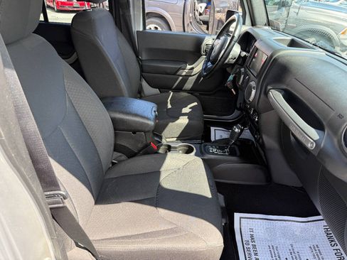 Used 2015 Jeep Wrangler Unlimited Sport w/ Quick Order Package 24S AWD/4WD image 30