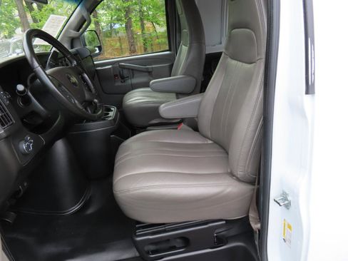 Used 2023 Chevrolet Express 3500 w/ Driver Convenience Package RWD image 8
