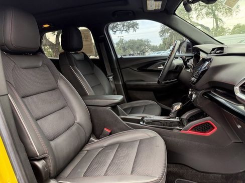 Used 2023 Chevrolet TrailBlazer RS w/ Sun and Liftgate Package image 16